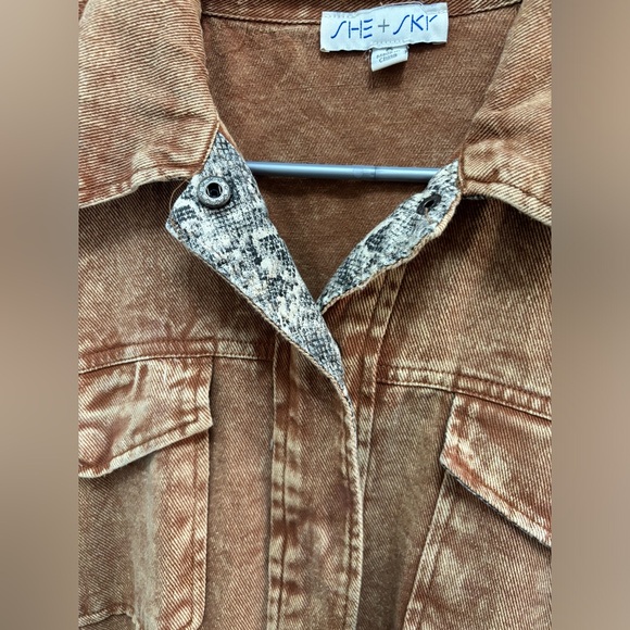 She + Sky Denim Snap Front Shacket Rust Tan Raw Hem Size Small - Picture 4 of 8